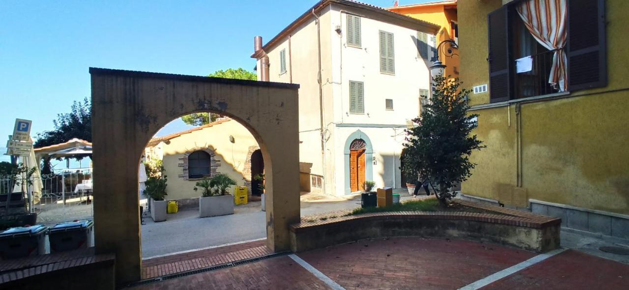 The View - Sunset & Relax - Suite - Appartamenti Vista Lago Passignano sul Trasimeno Exterior photo